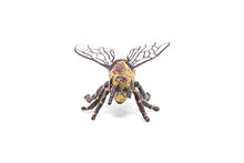 Load image into Gallery viewer, Papo -hand-painted - figurine -Wild animal kingdom - Bee -50256 -Collectible - For Children - Suitable for Boys and Girls- From 3 years old
