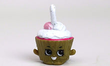 Load image into Gallery viewer, Shopkins Season 5 #5-123 Cupcake Chic Charm Metallic Version

