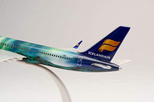 Load image into Gallery viewer, Herpa 610735 - Icelandair Boeing 757-200 Hekla Aurora, Aeroplane Multi-Coloured Blue
