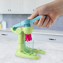 Load image into Gallery viewer, Play-Doh Kitchen Creations Juice Squeezin&#39; Toy Juicer for Kids 3 Years and Up with 4 Non-Toxic Colors
