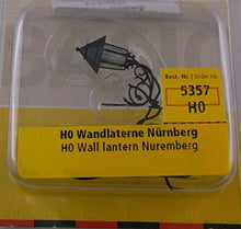 Load image into Gallery viewer, HO Scale Scale Nuremberg wall lantern
