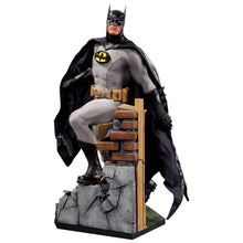 Load image into Gallery viewer, DC Collectibles Batman 1:4 Scale Museum Quality Statue
