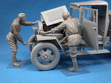 Load image into Gallery viewer, MiniArt 1:35 Scale Red Army Drivers Plastic Model Kit
