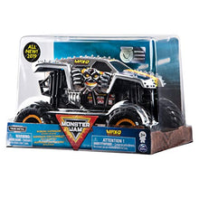 Load image into Gallery viewer, Monster Jam Official Max D Monster Truck, Die-Cast Vehicle 1:24 Scale
